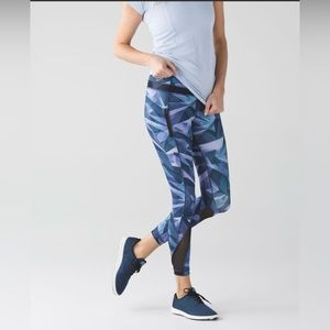 Lululemon Inspire tight Full on Luxtreme - pretty prism multi print - size 8